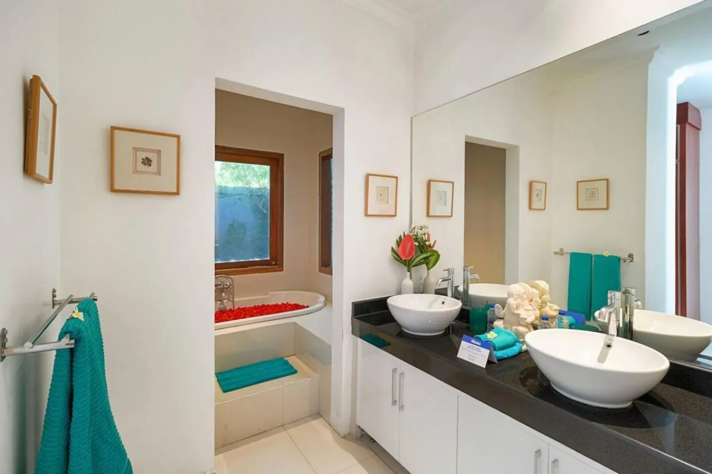 Super Value 3 Bed, Central Seminyak, Walk To Beach Seminyak (Bali)