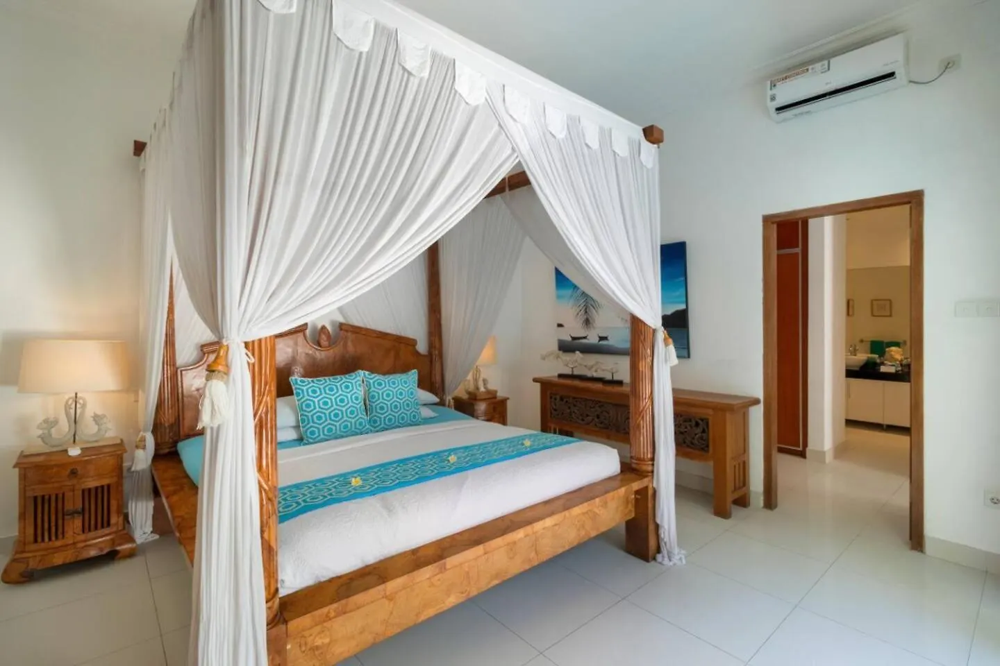 Super Value 3 Bed, Central Seminyak, Walk To Beach Villa