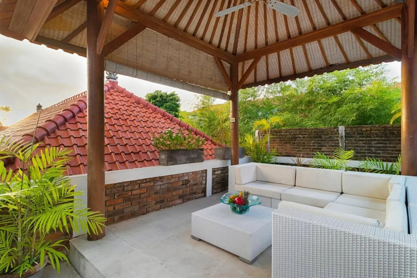 Super Value 3 Bed, Central Seminyak, Walk To Beach