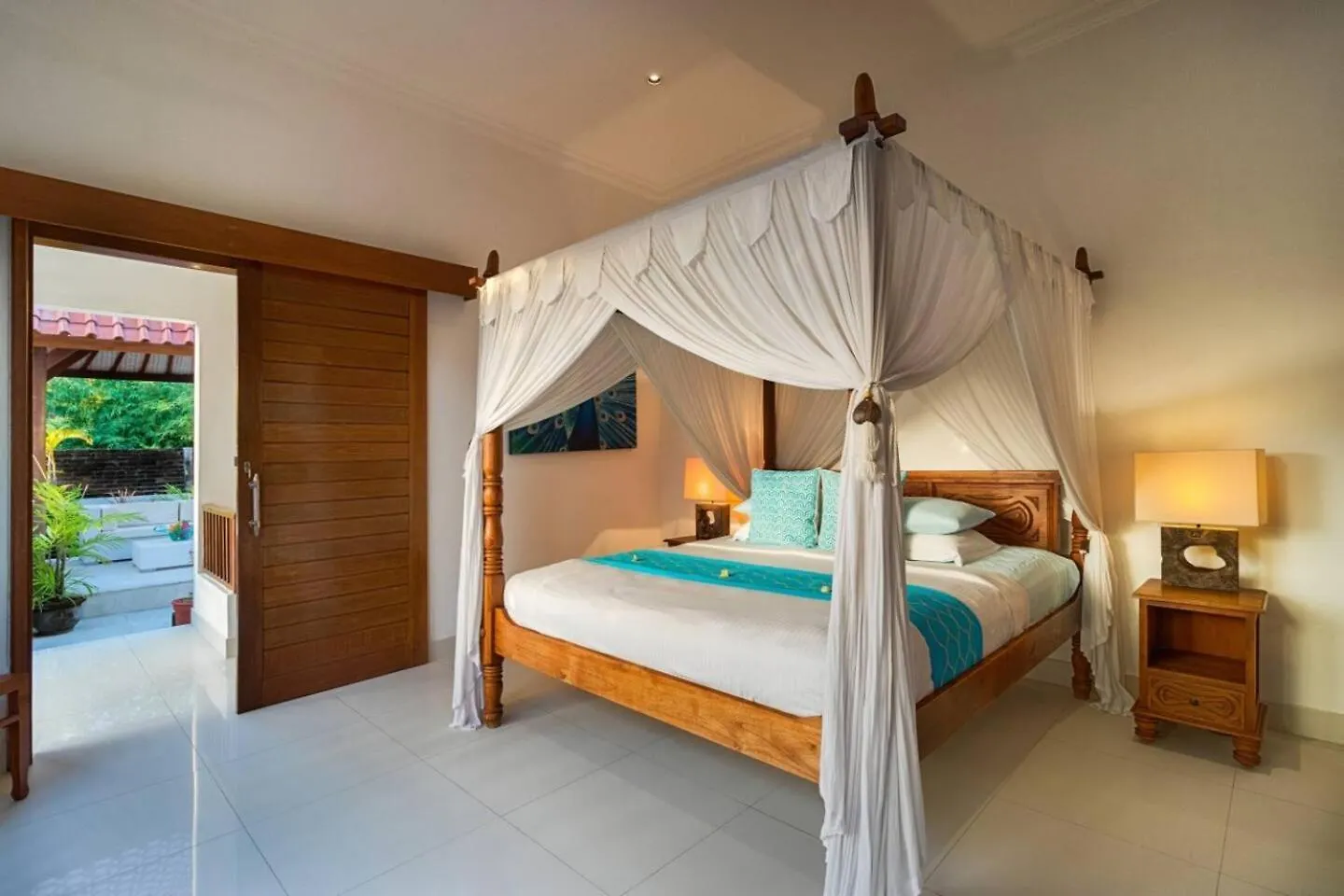 Super Value 3 Bed, Central Seminyak, Walk To Beach 0*, Seminyak (Bali)