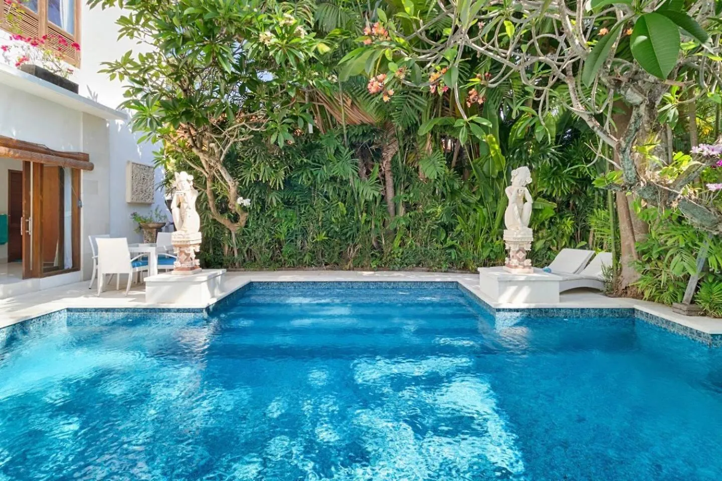 Super Value 3 Bed, Central Seminyak, Walk To Beach Indonesia