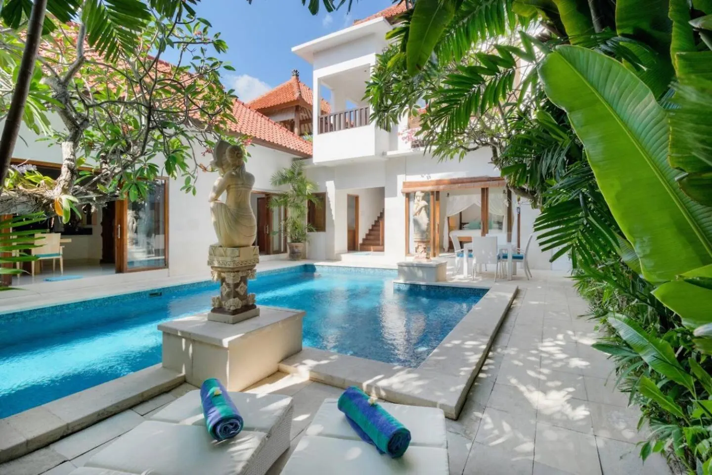 Super Value 3 Bed, Central Seminyak, Walk To Beach location