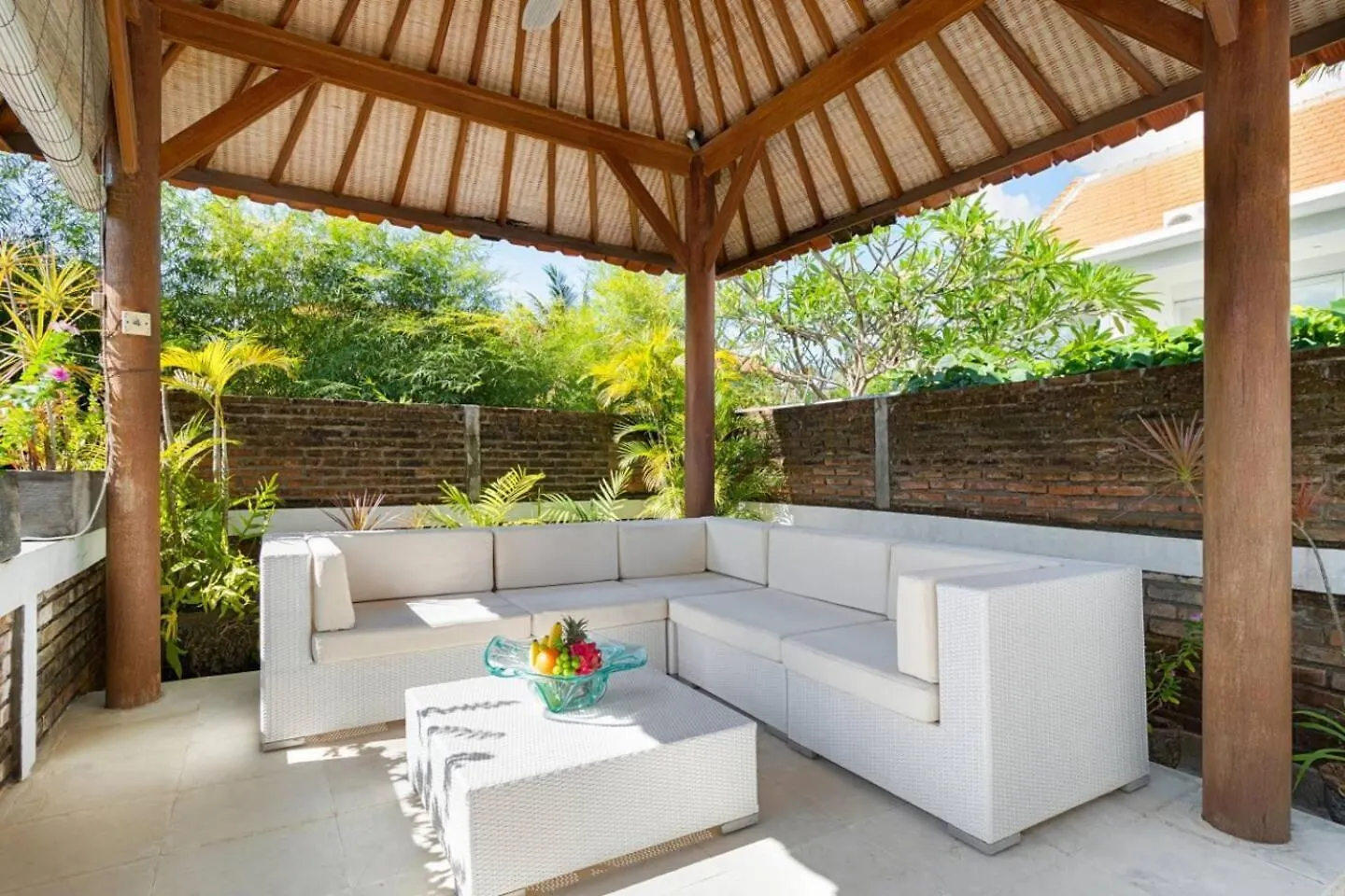 Villa Super Value 3 Bed, Central Seminyak, Walk To Beach
