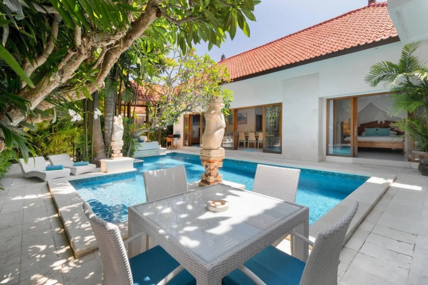 Super Value 3 Bed, Central Seminyak, Walk To Beach 0*, Seminyak (Bali) Indonesia